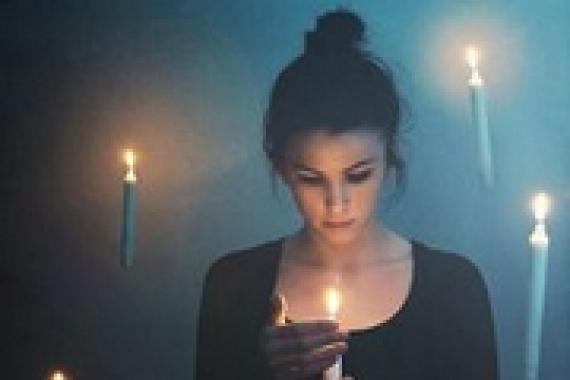 Vedeževanje doma s svečami: za prihodnost, za ljubezen, za izpolnitev želja ...