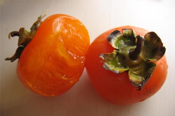 Persimmon: določite vsebnost kalorij v svežih jagodah in suhem sadju